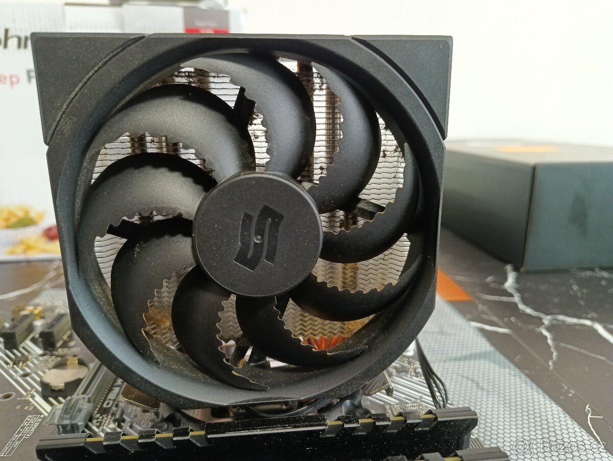 PC komponenty, základní deska, procesor, chladič.