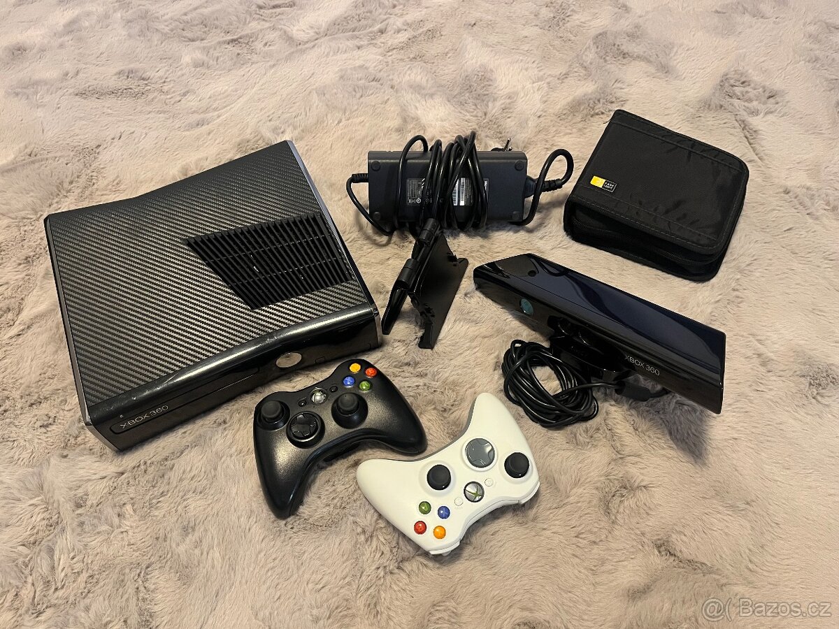 XBOX 360 + KINECT + 2 ovladače