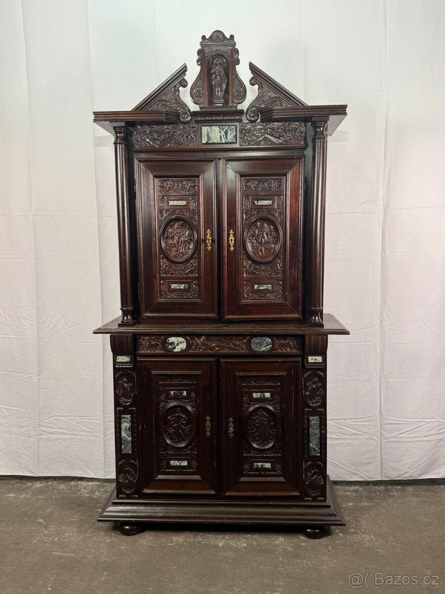 Portugalský příborník / vitrína (135025)