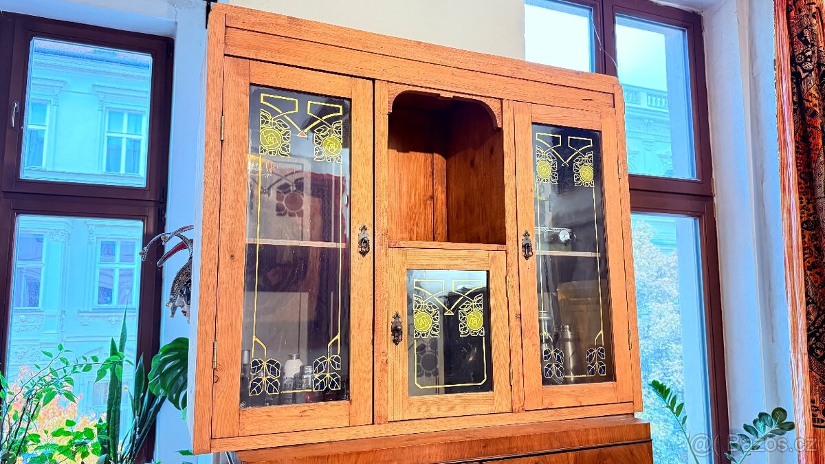 Horní část kredence - příborníku