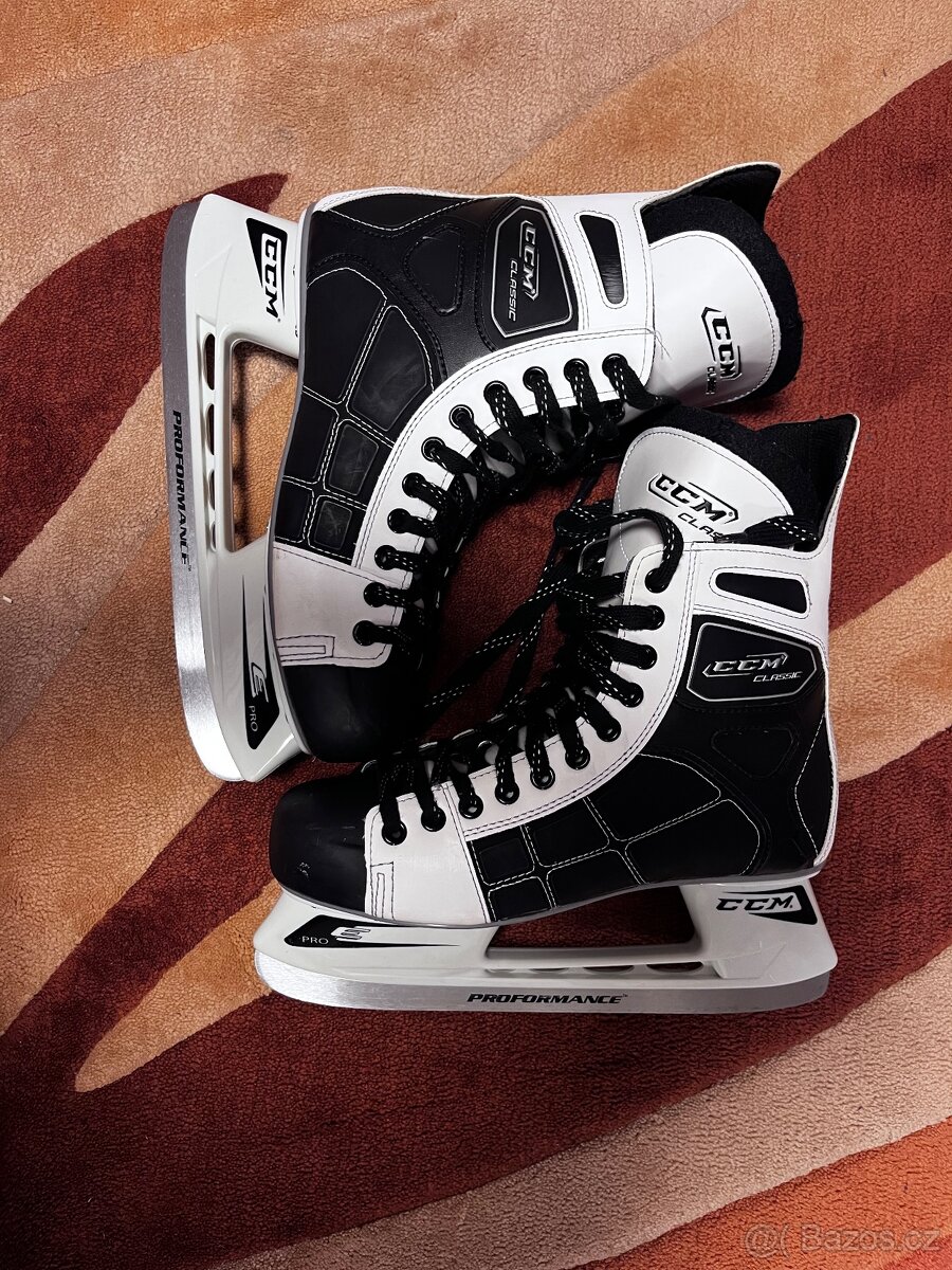 Lední brusle CCM