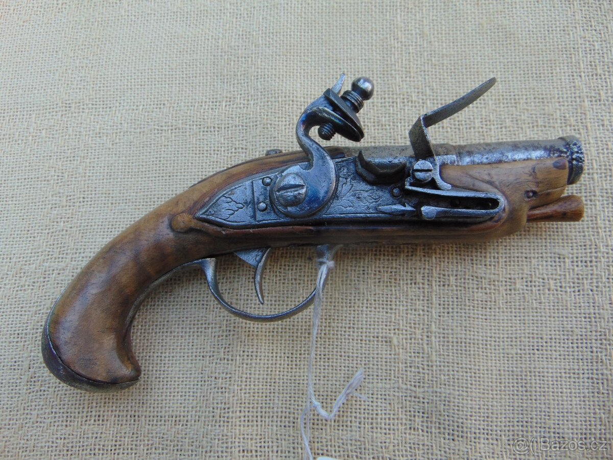 Pistole křesadlová
