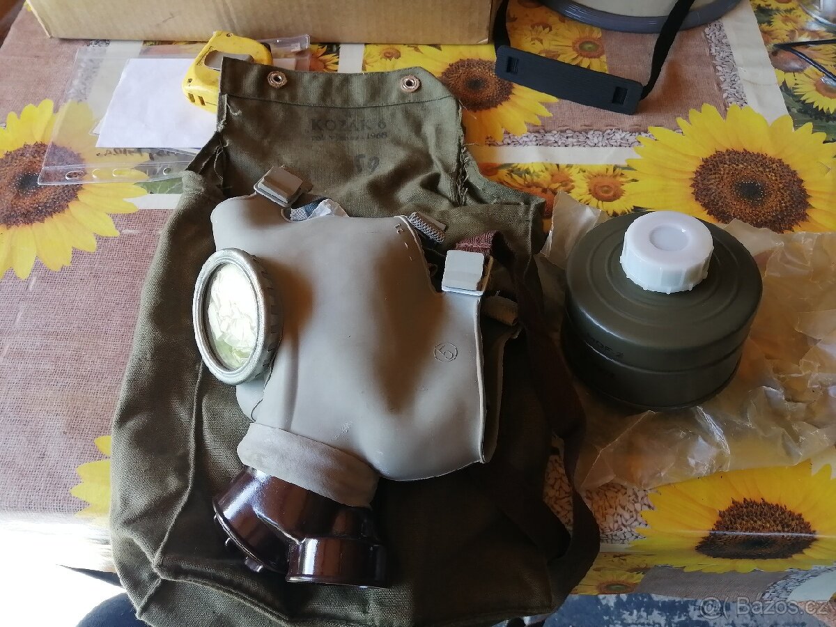 Ochranná plynová maska CM - 3 a DM-1