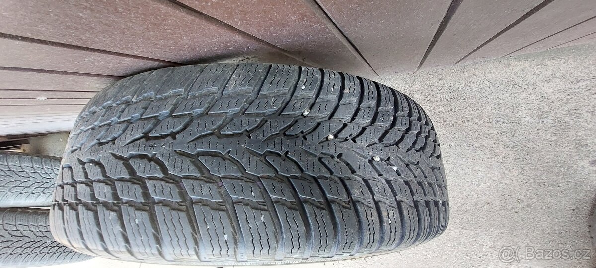 Zimní pneu 195/65r15 s plech. disky