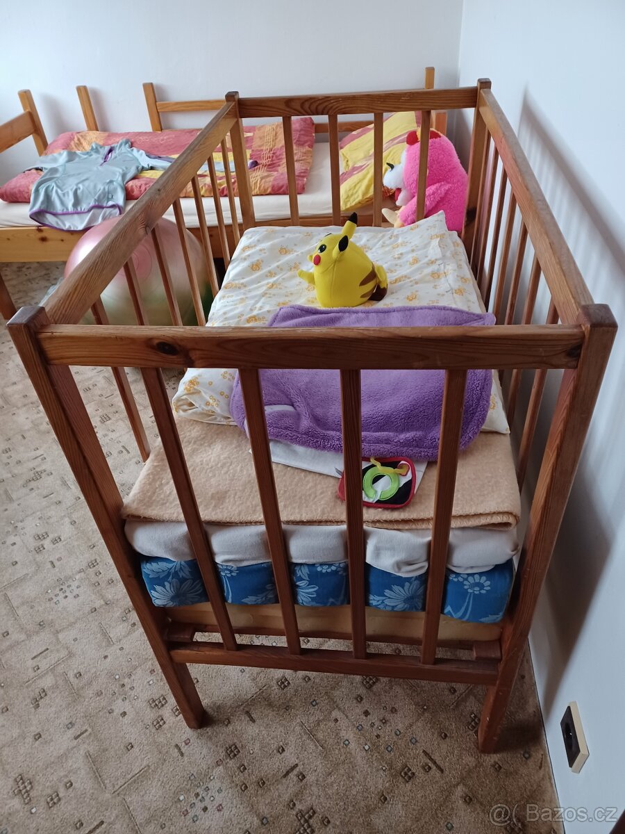 Dětská postýlka dřevěná