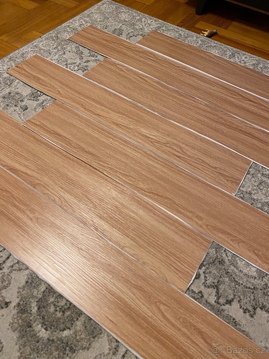 Samolepicí vinyl 5,5 m²)