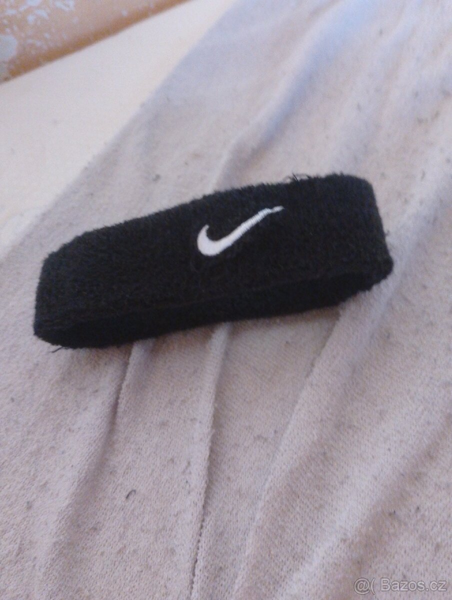 Nike čelenka na sport na hlavu