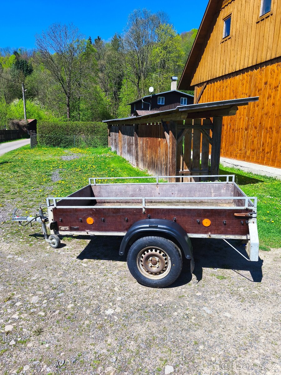 Přívěsný vozík
