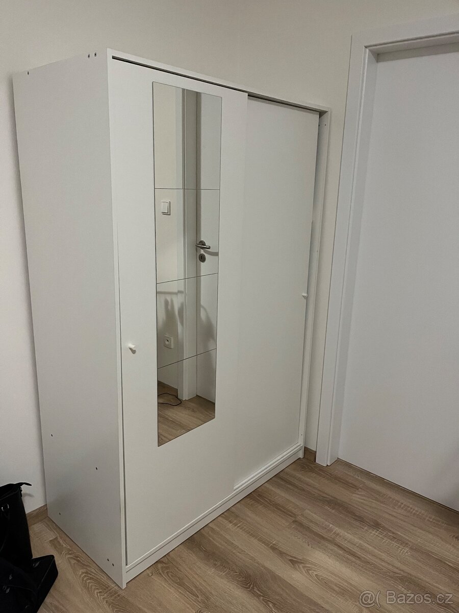 Skříň