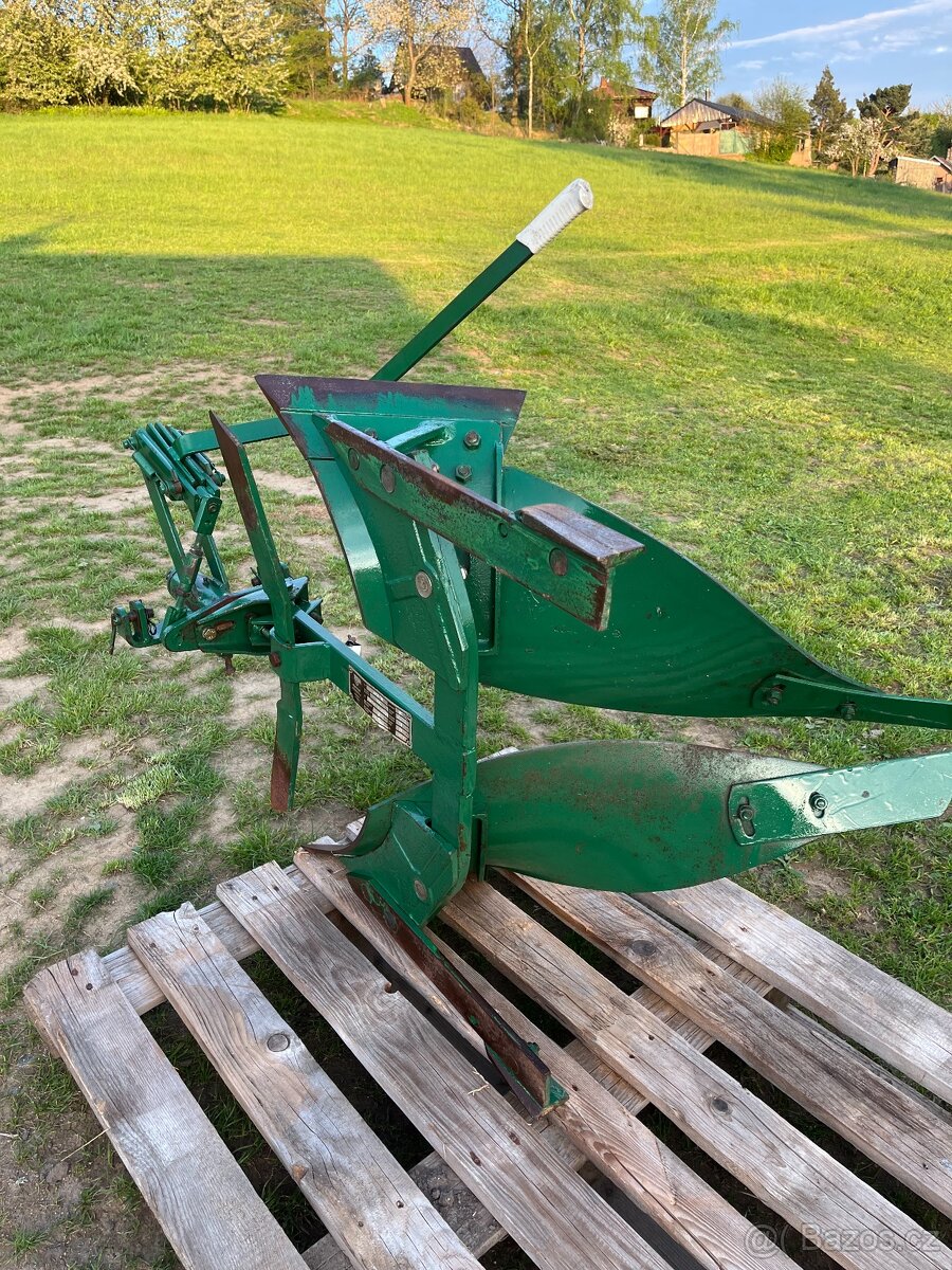 Jednoradličný oboustranný pluh APO-701