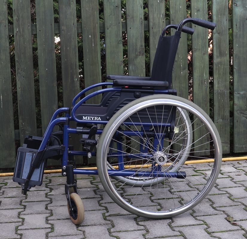 040-Mechanický invalidní vozík Meyra.