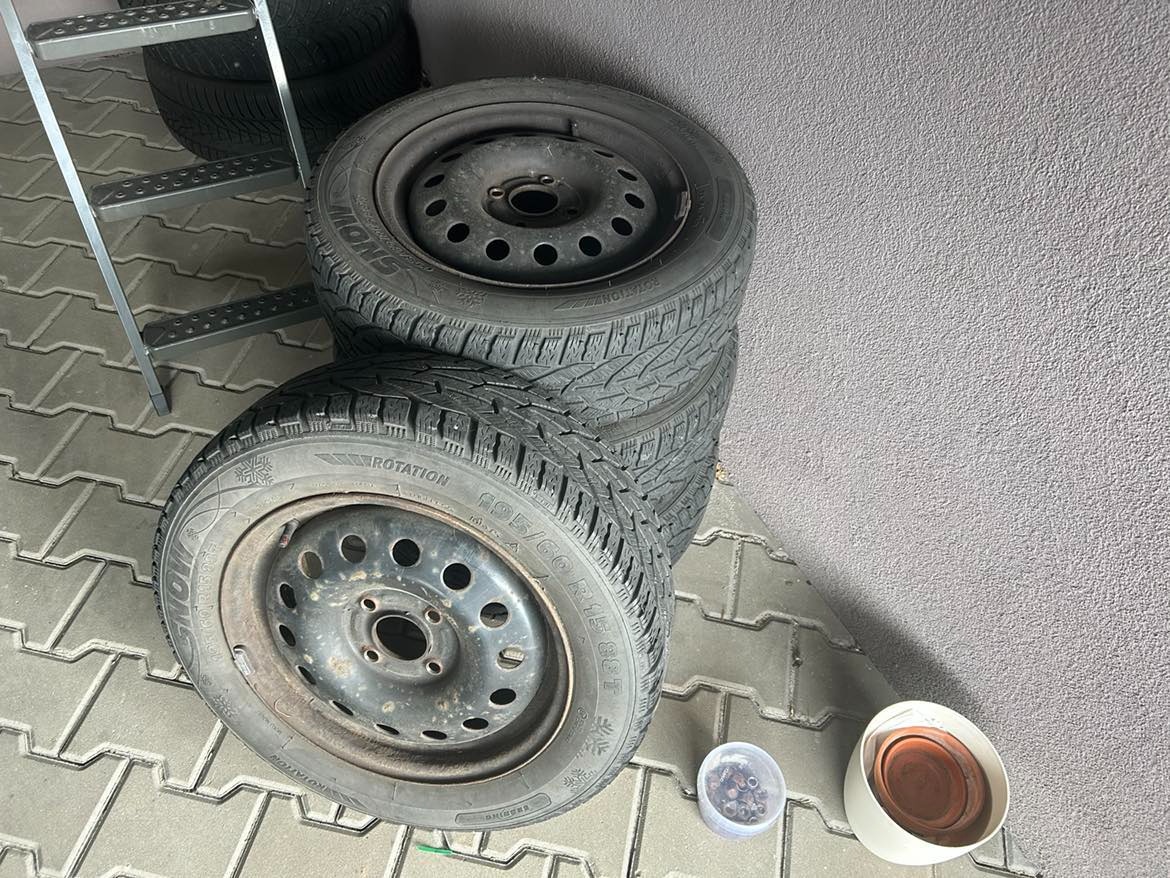 Zimní pneumatiky 195/60 R15 / disky 4108 6JX15H2 ET 52.5
