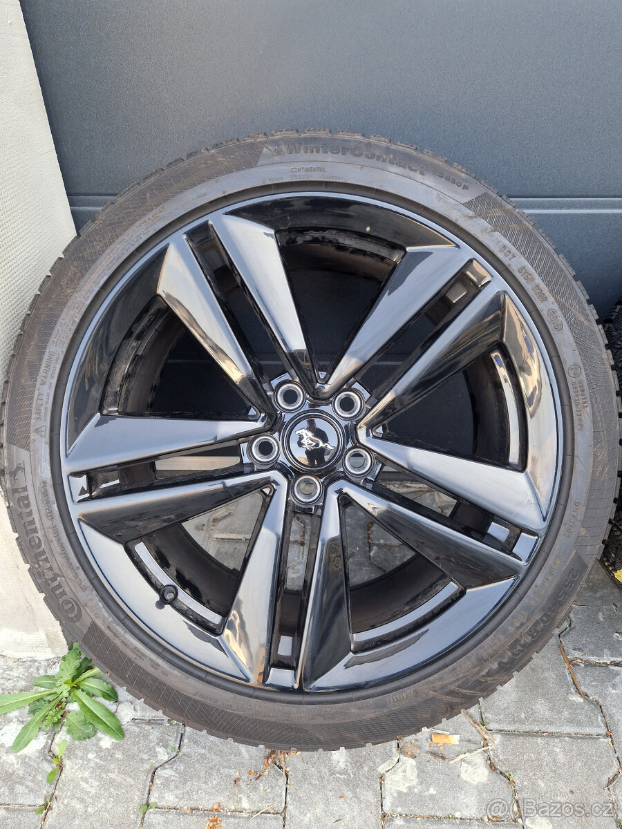 5x114,3 r19 kola ford mustang disky alu 255 40 19 elektrony