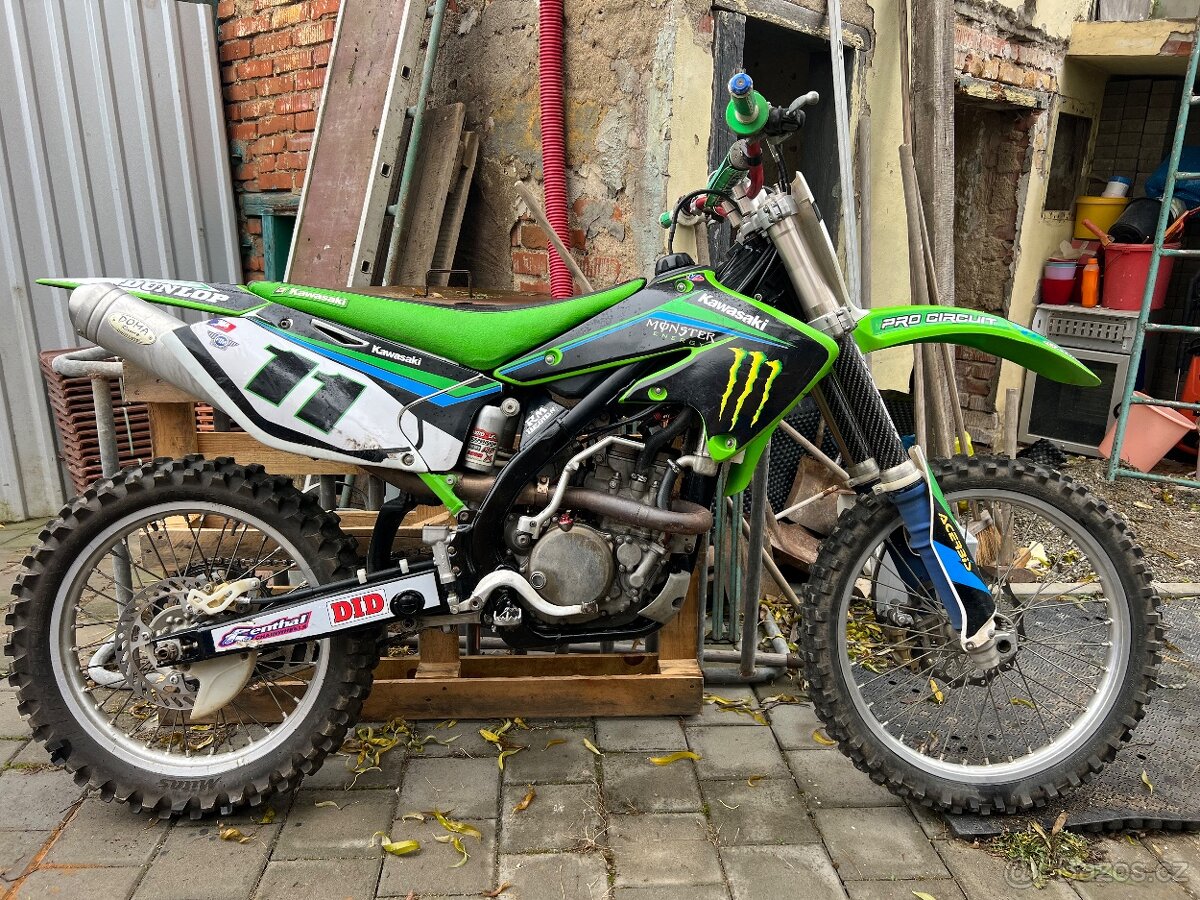 Kawasaki kx250f po velkém servisu.