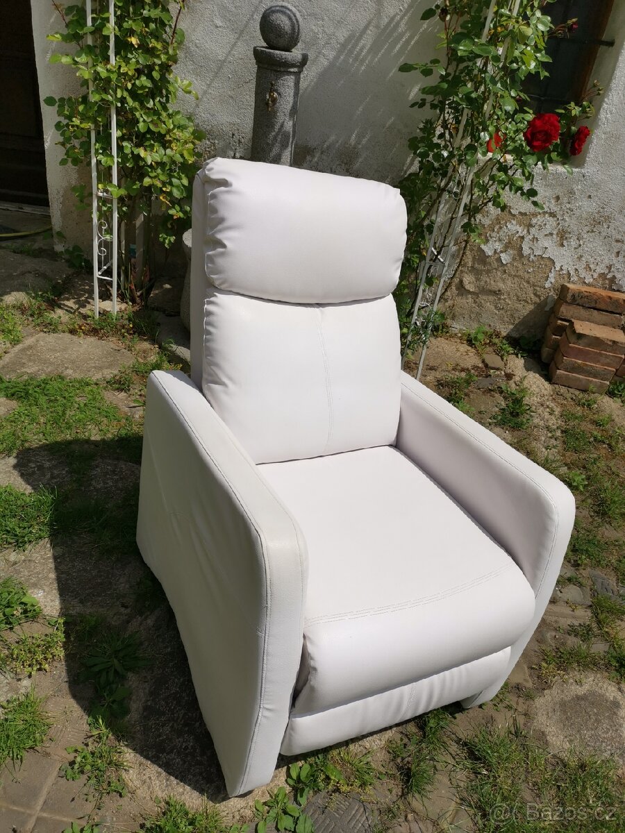 Bílé RELAXAČNÍ KŘESLO