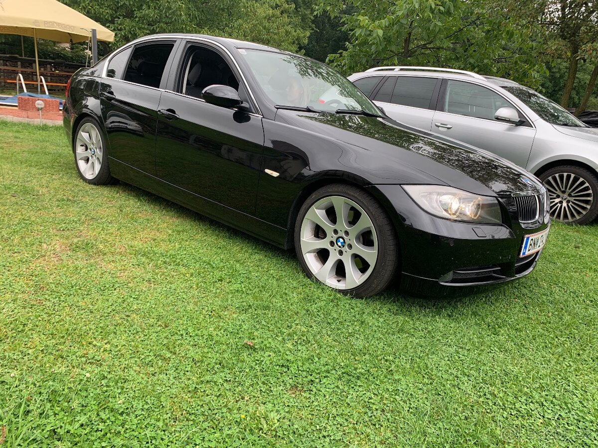 BMW E90 330i
