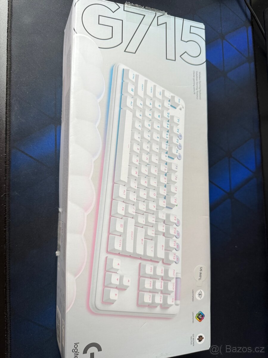herní klávesnici Logitech G715