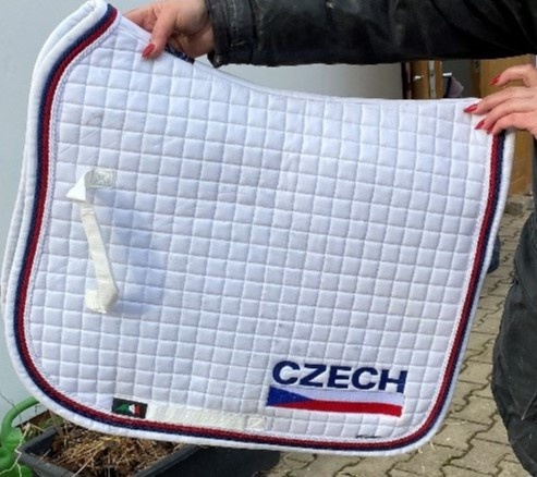 Equiline - drezurní reprezentační podsedlová dečka