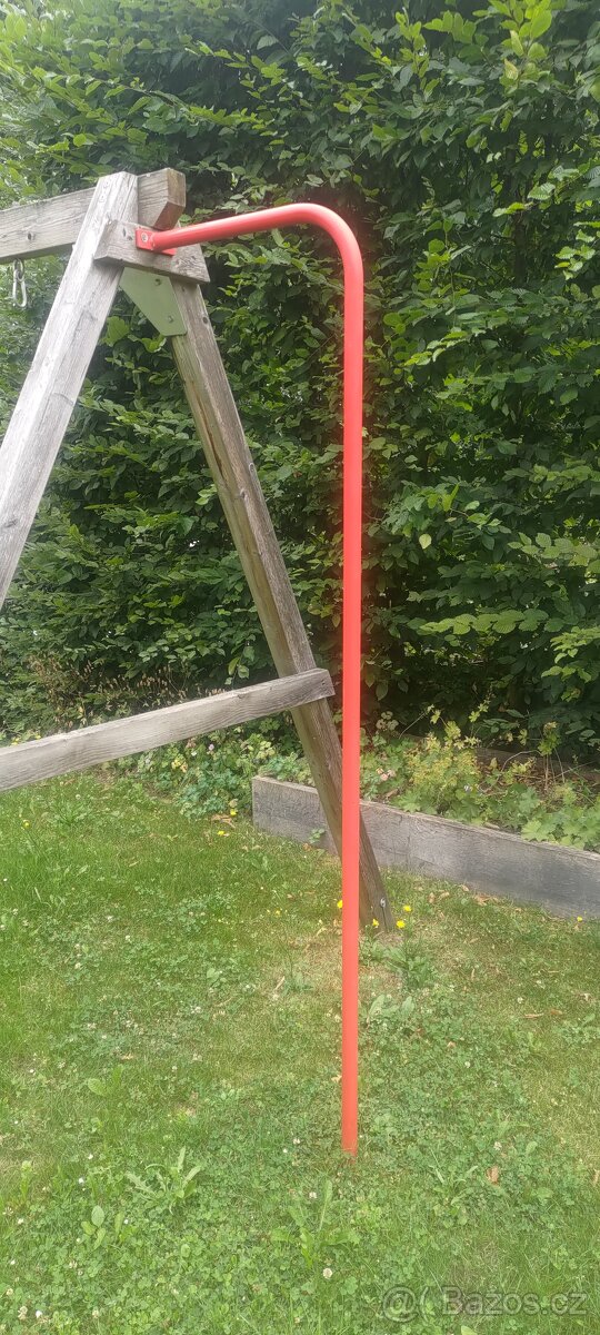 Šplhací tyč pro dětské hřiště - červená