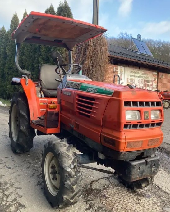 Traktor Hinomoto NX221, malotraktor