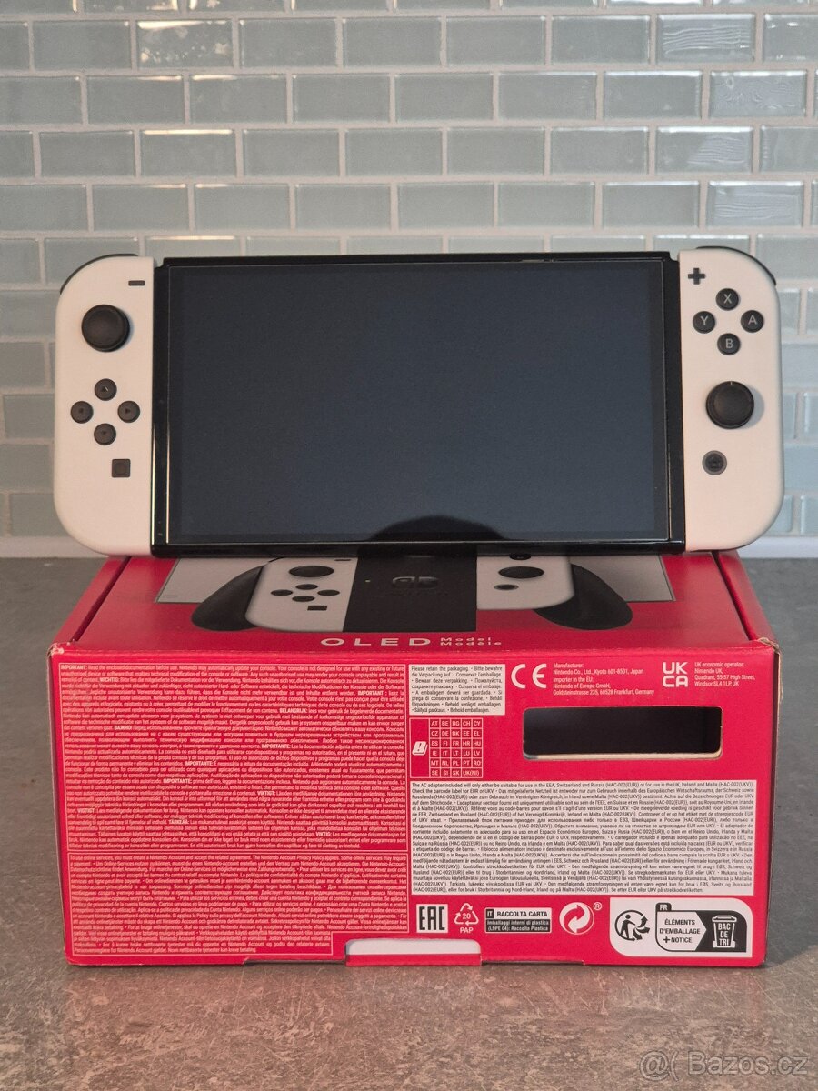 Nintendo Switch OLED (bílý model)