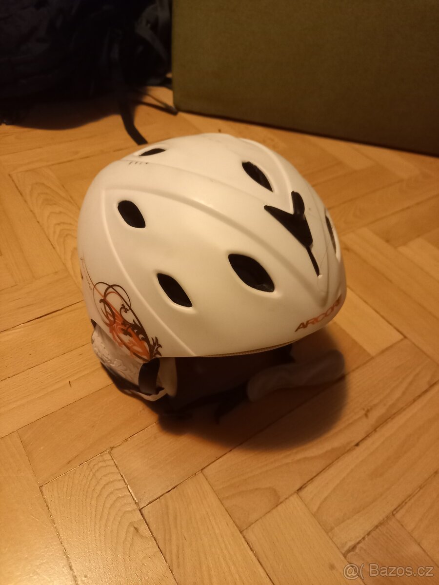 Dámská přílba