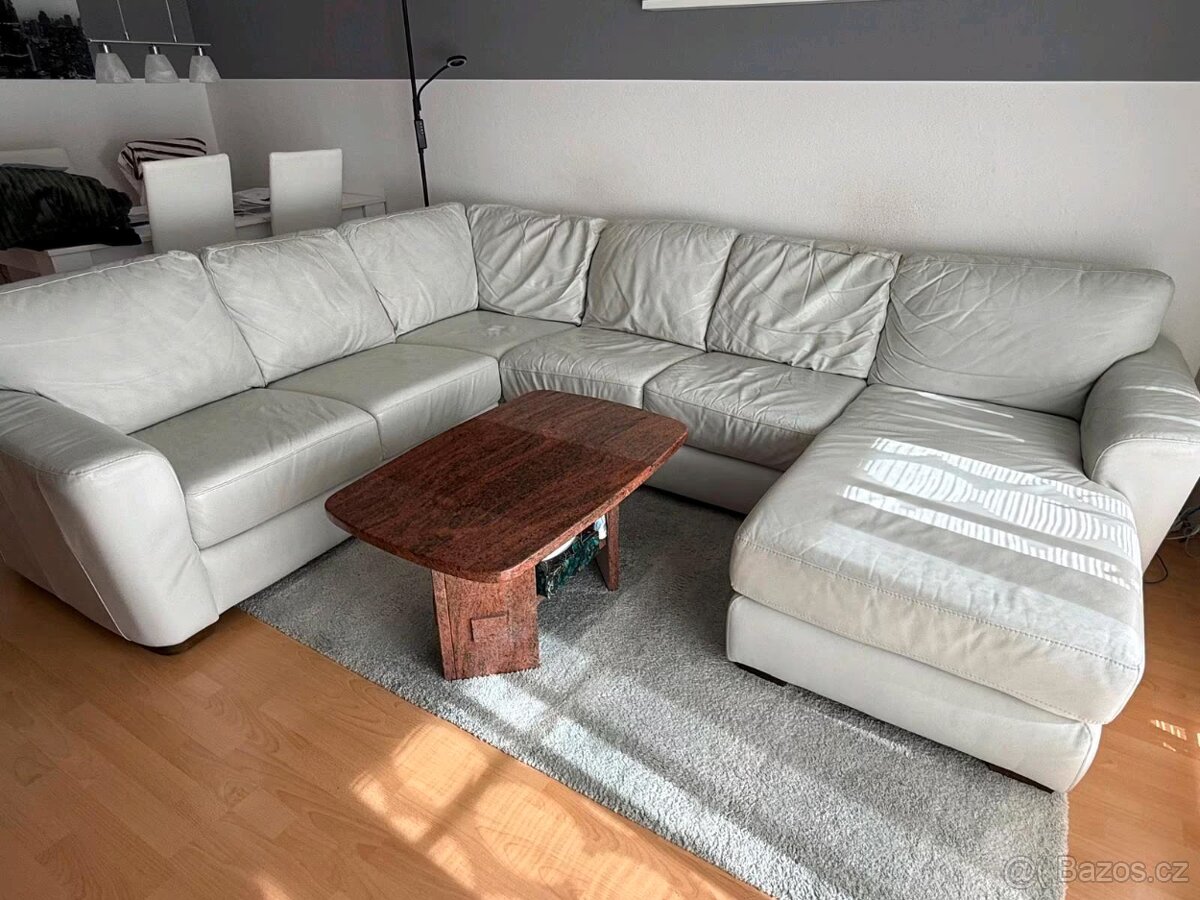 Elegantní kožená rohová sedačka – luxus, prostor a pohodlí