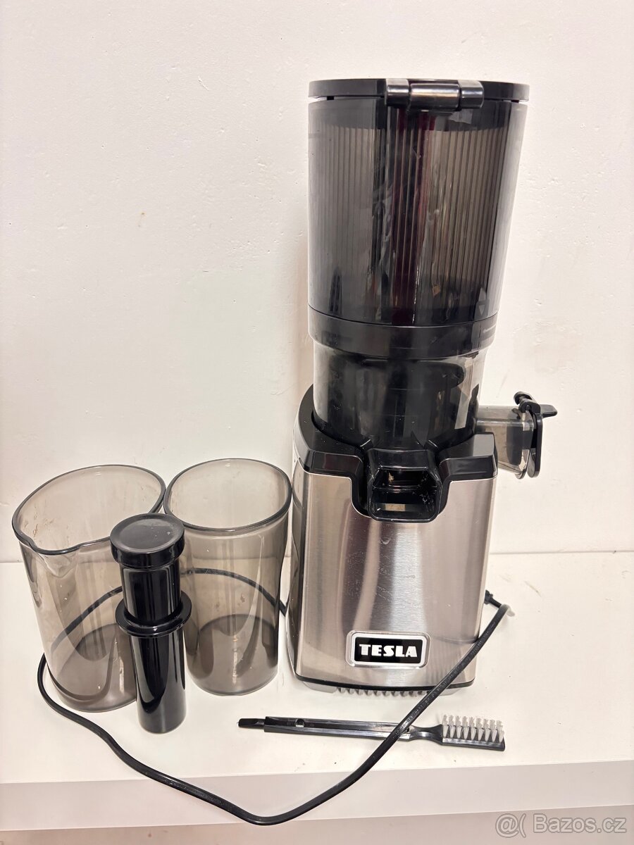 Prodám TESLA nízkootáčkový šnekový odšťavňovač SlowJuicer SJ