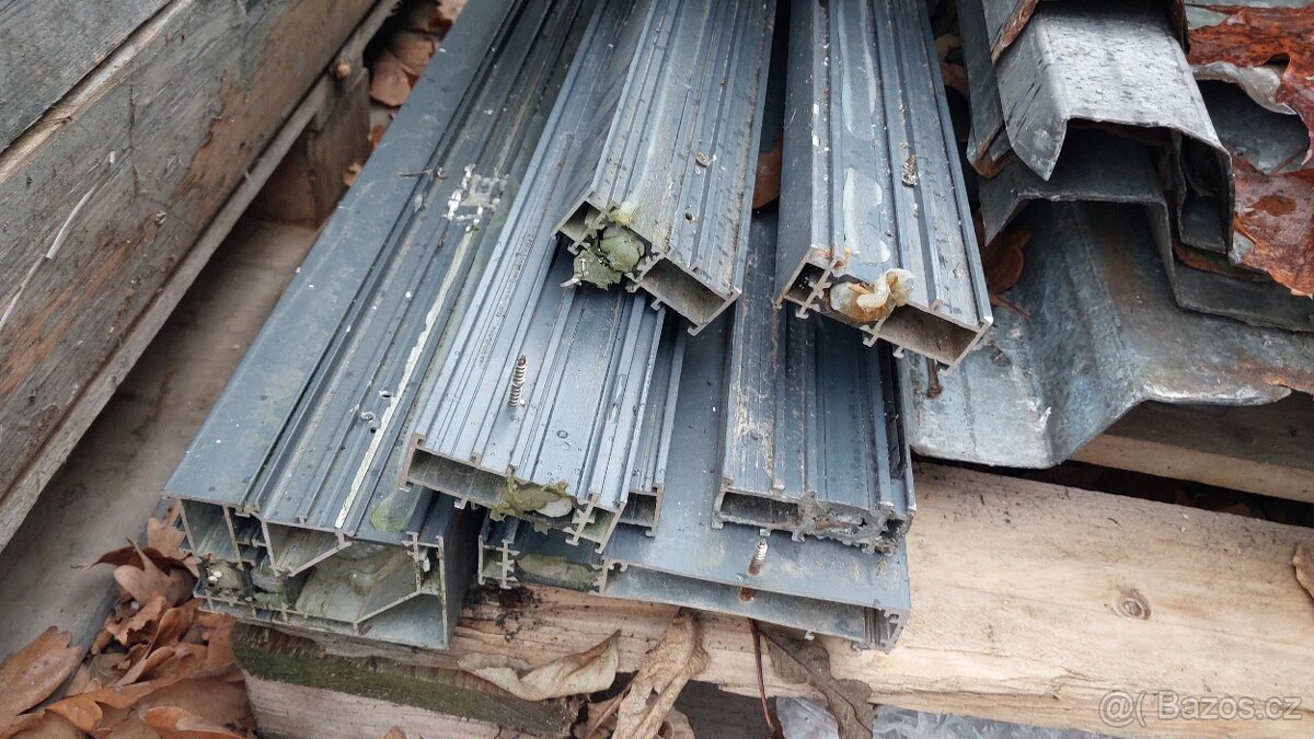 Hliníkové rozšiřovací profily pro HS portály. 240 cm délka