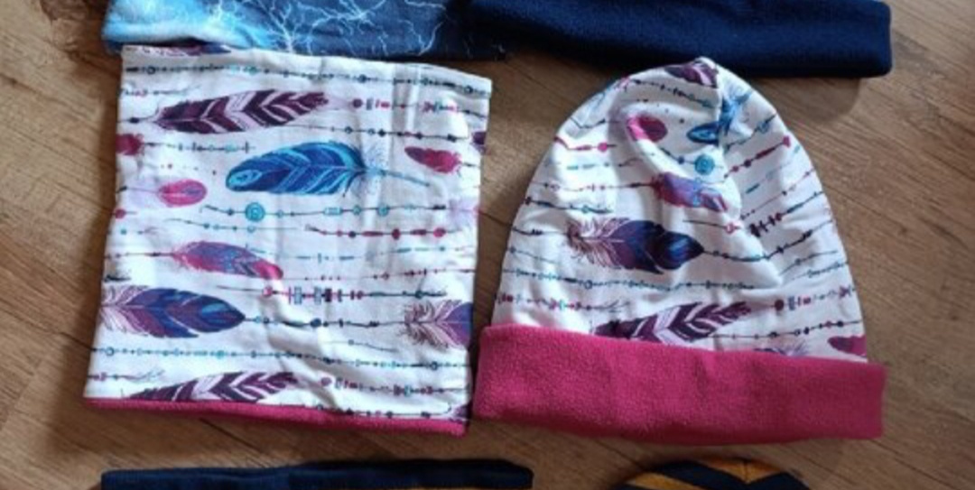 Set nákrčník a čepice