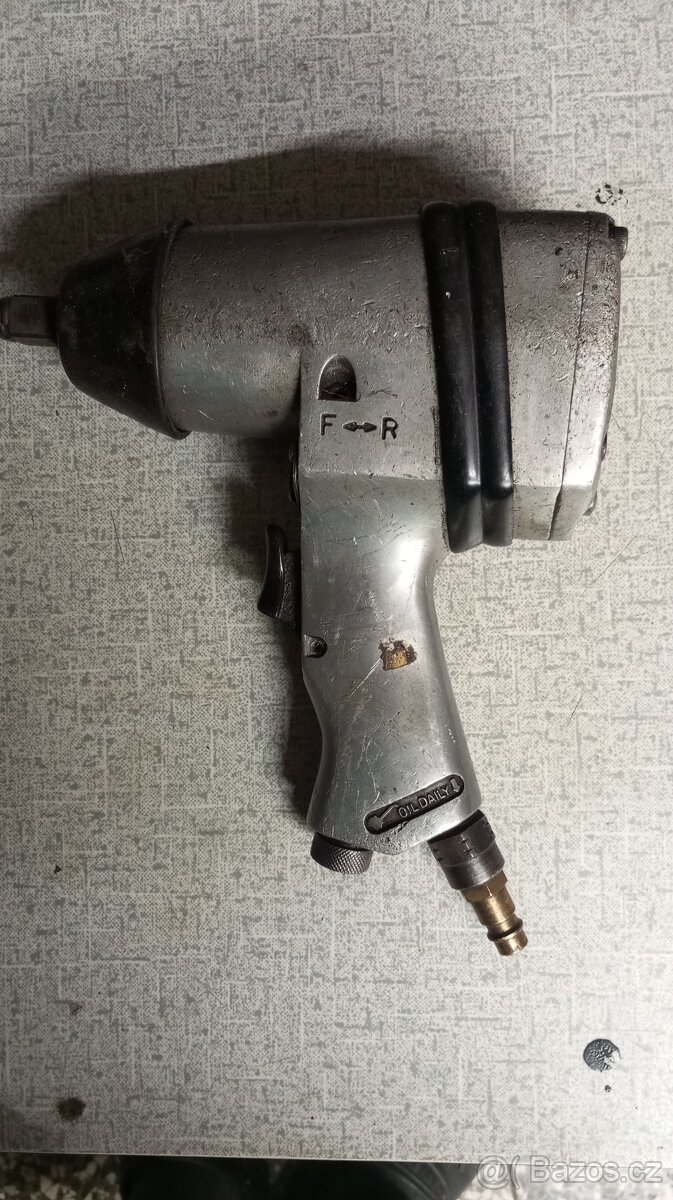 Pneumatiky rázový utahovák