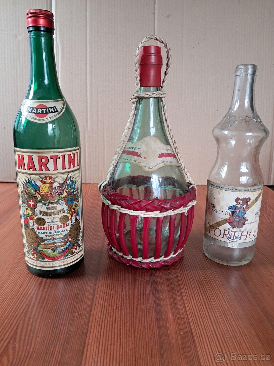 staré lahve od alkoholu