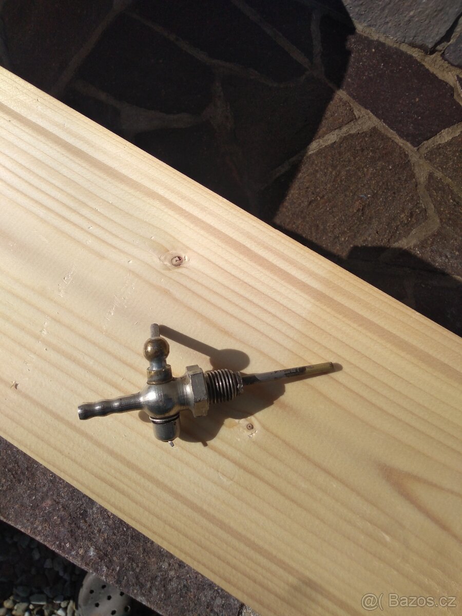 Palivový kohout Pérák