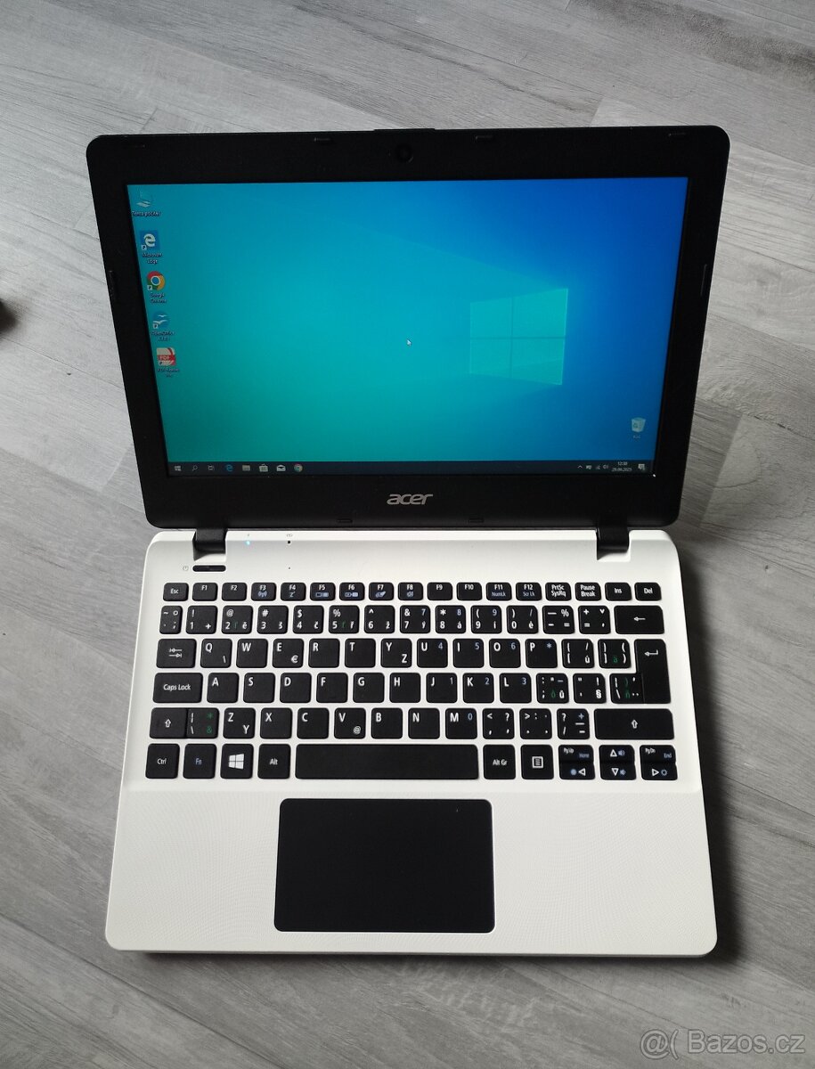 Malý Acer 11.6" na ND/servis + adaptér
