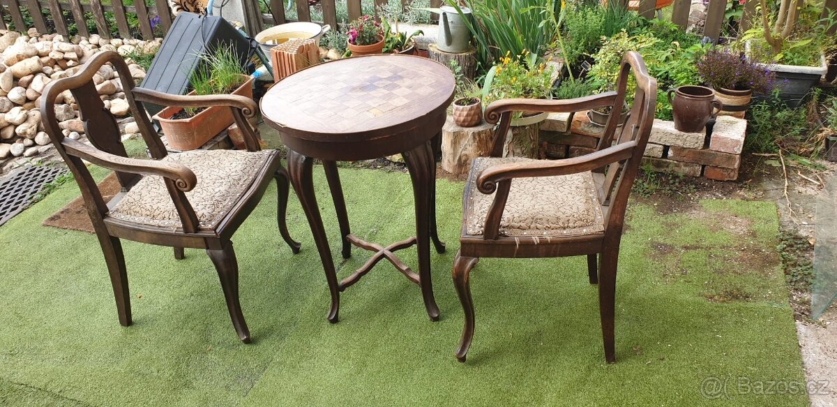 Starožitný nábytek