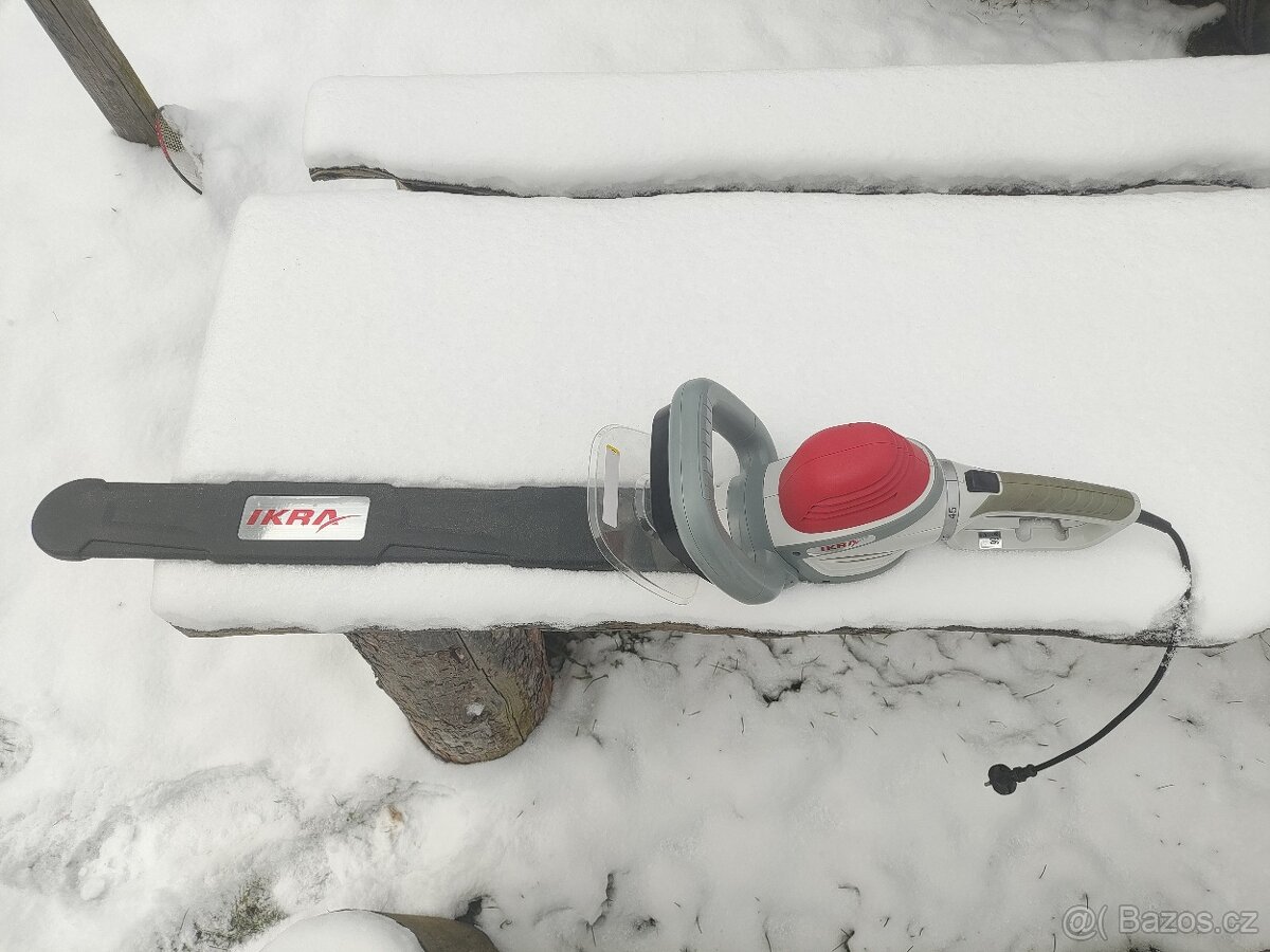 Elektricke nuzky na plot.