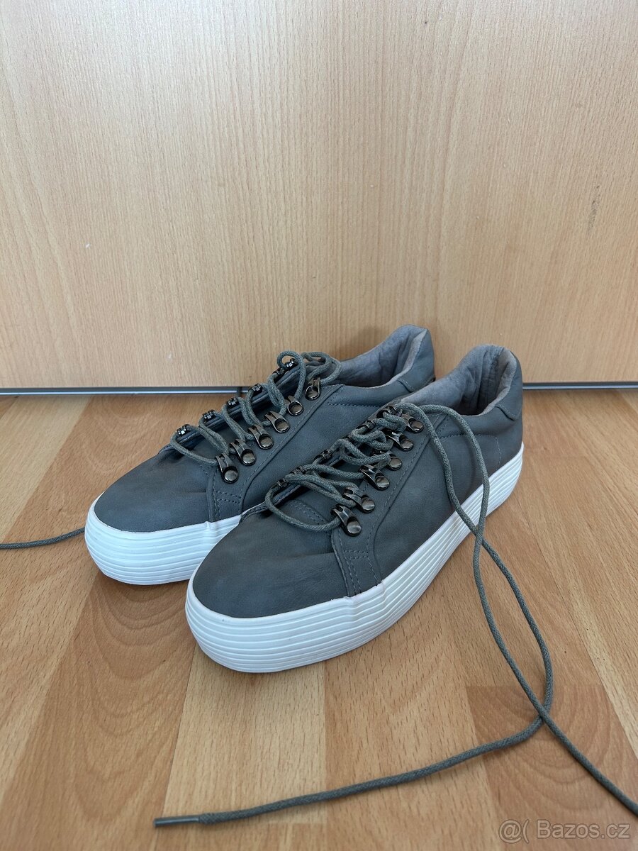 Šedé tenisky Humanic 38