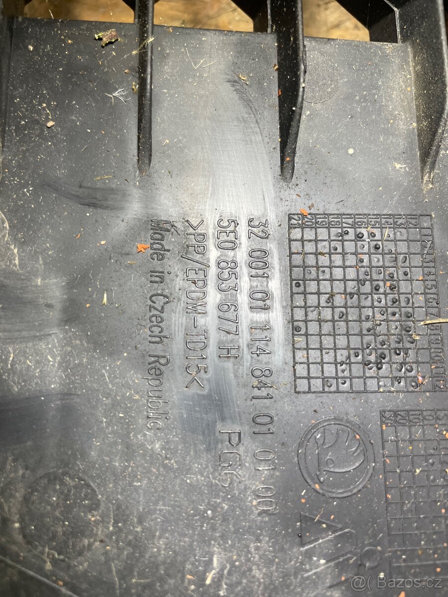 5E0853677H mřížka nárazníku octavia 3 RS