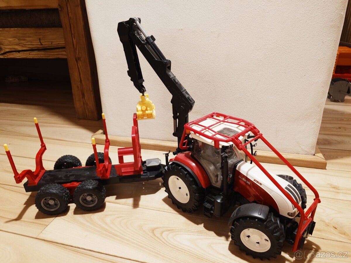 Nákladní traktor s vozíkem