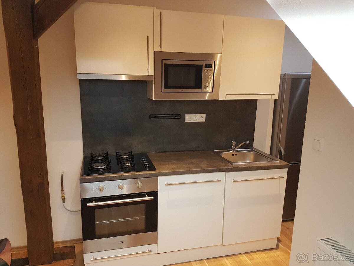 Pronájem bytu 2+kk 38m2 Praha 4 Michle