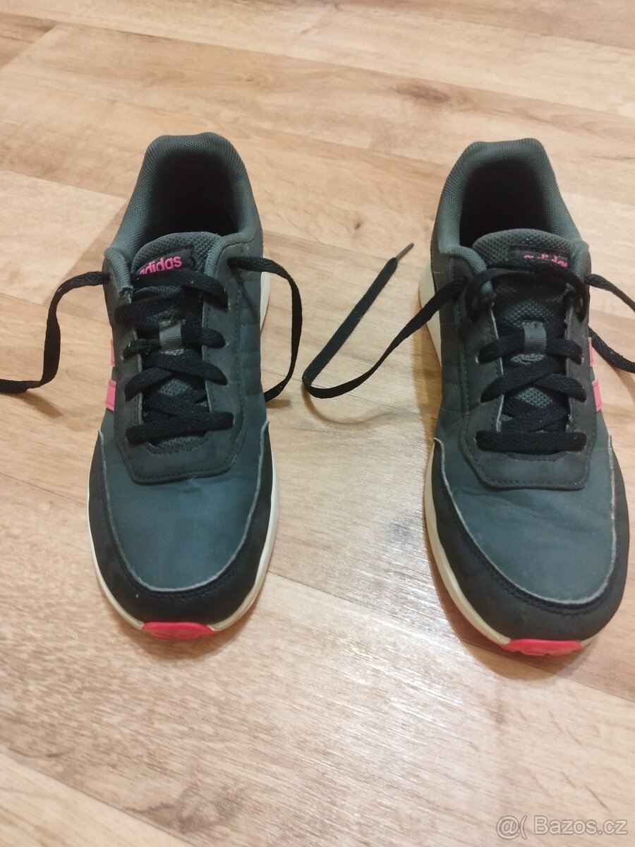 dívčí obuv Adidas vel. 38