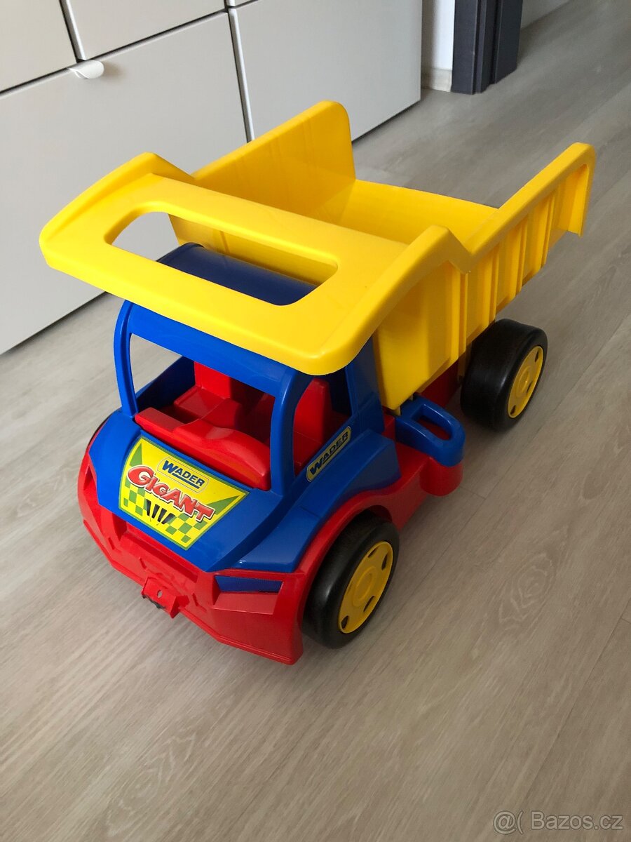 Velký sklápěč Wader Gigant a traktor Lena