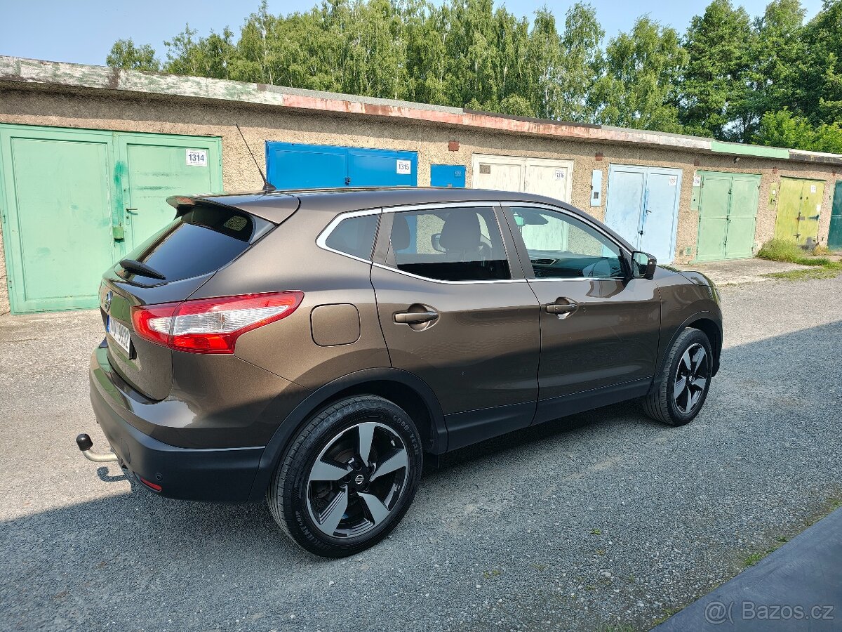 Nissan Qashqai 1,2 85kW, N-Connecta 1 MAJ, ČR.
