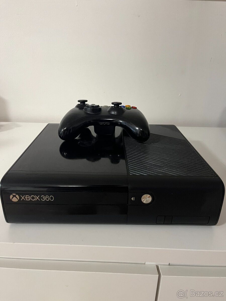 Xbox 360 + 1 Ovladač
