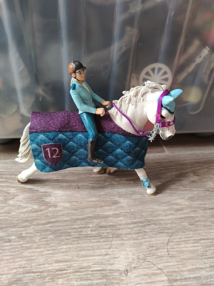 Dívka a kůň Schleich