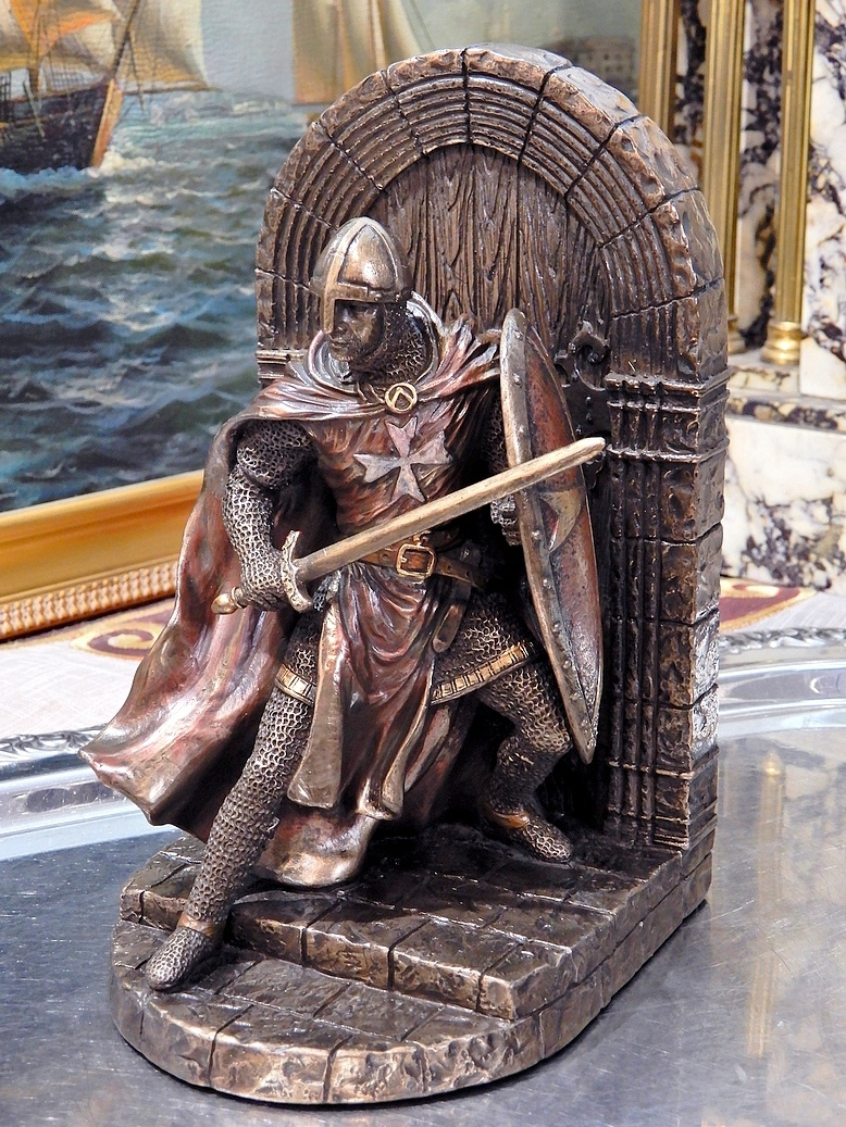 TEMPLÁŘ č. 2 - figurka 19,5 cm ručně malovaná