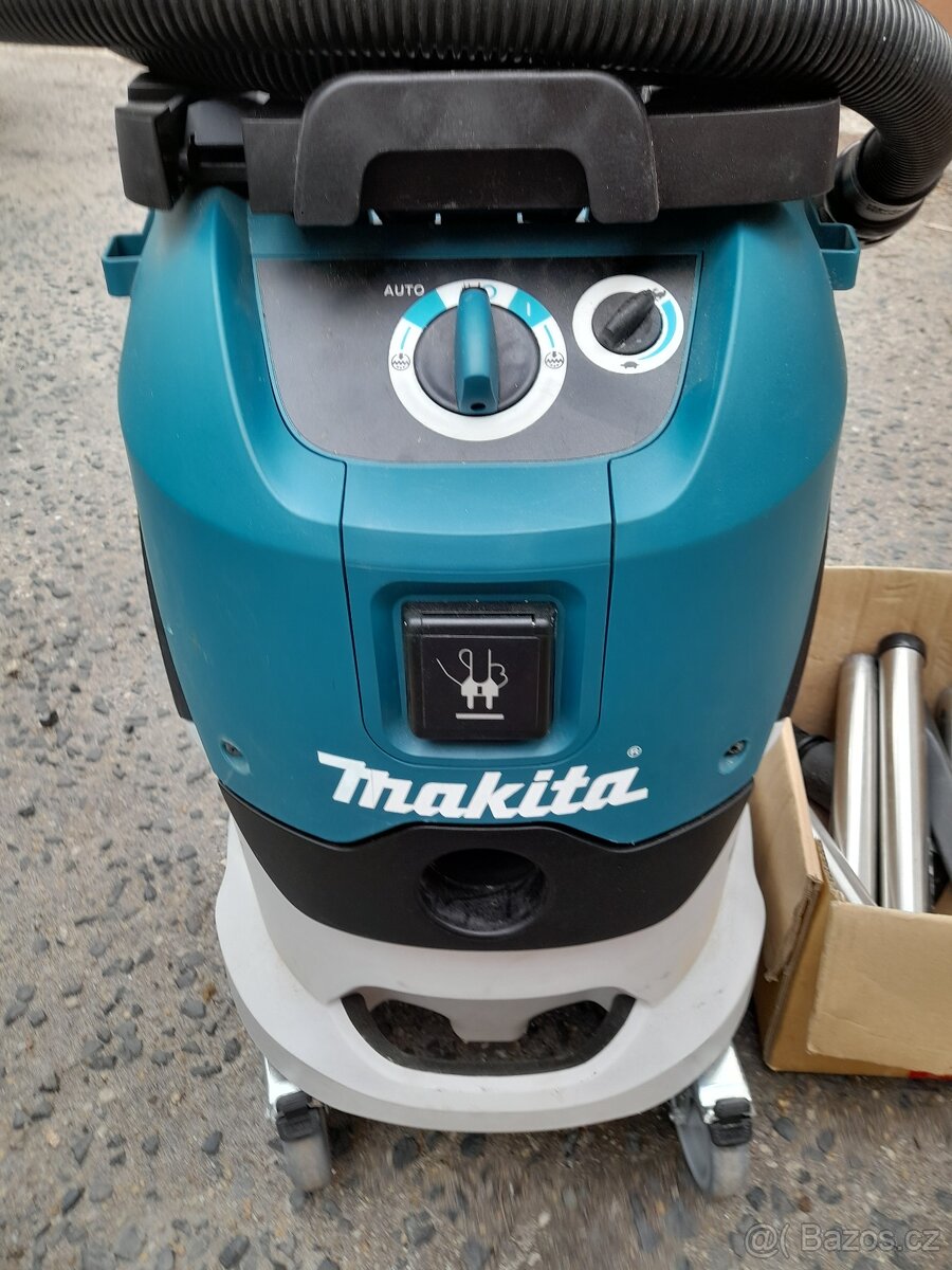 Vysavač Makita VC4210L