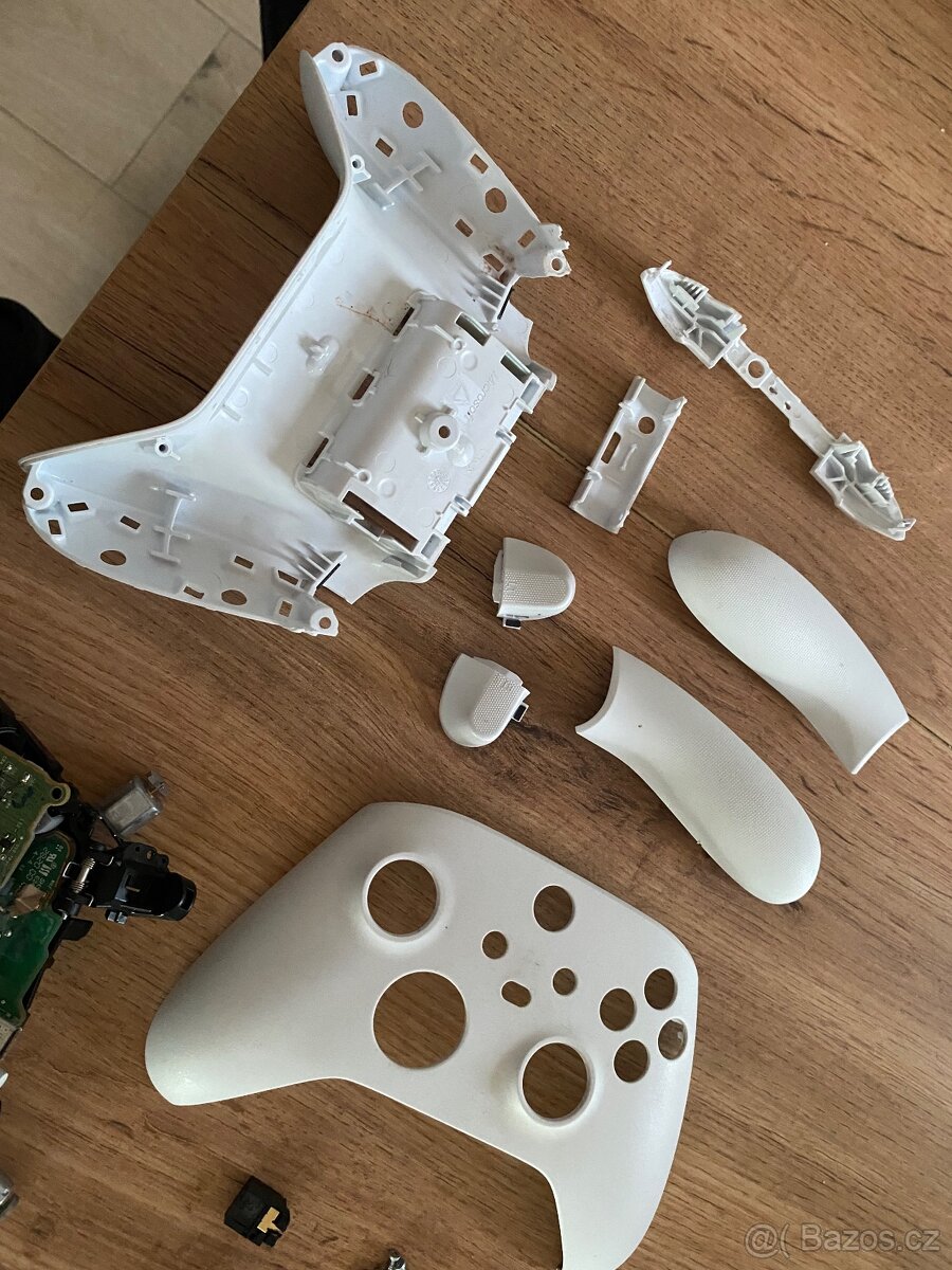 NEFUNKČNI xbox series x ovladač