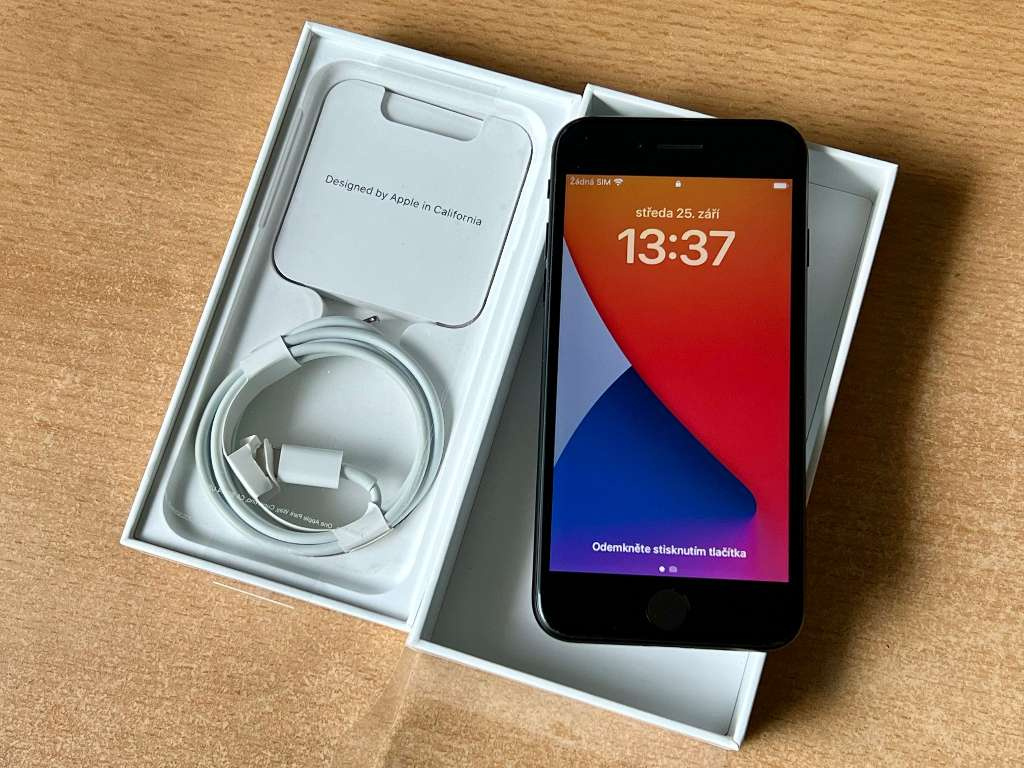 Apple iPhone SE (2020), 64GB, černá
