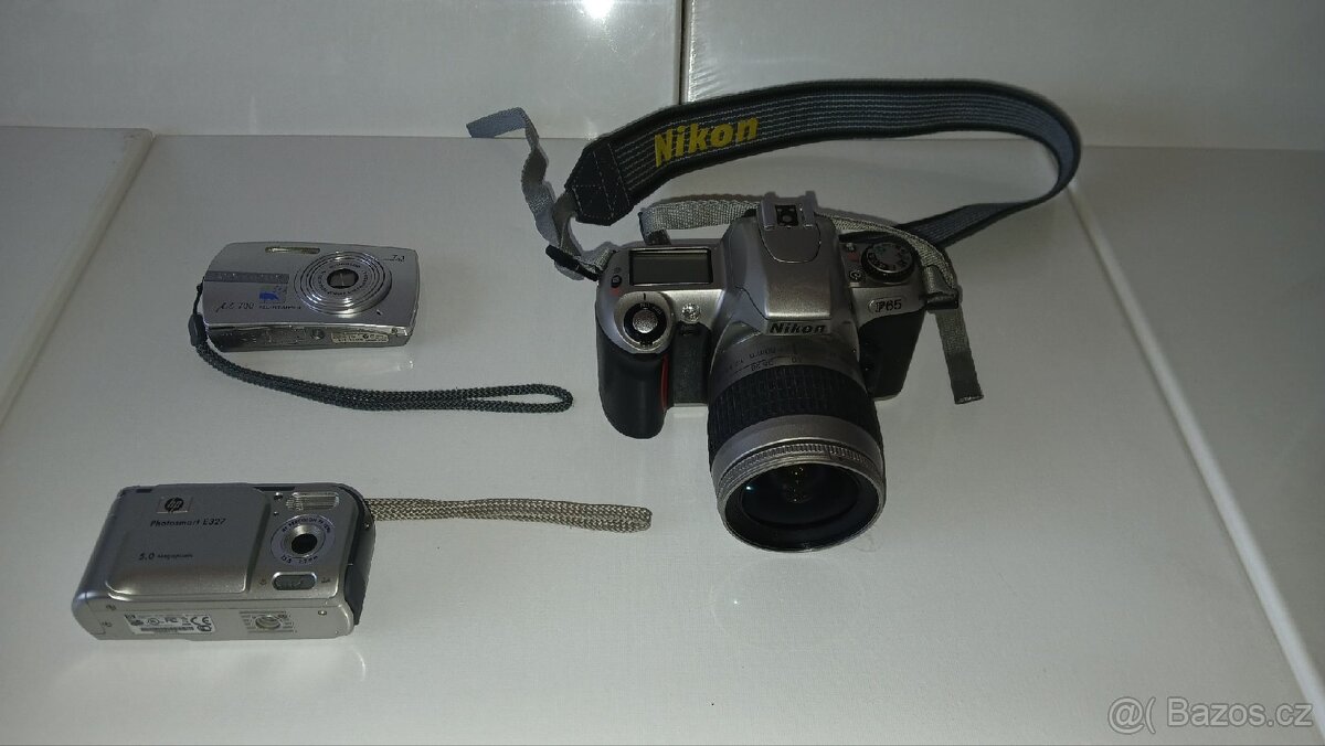 NIKON F65 + dva menší fotoaparáty - neodzkoušeno